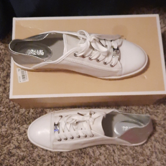Michael Kors Sneakers - Picture 2 of 3